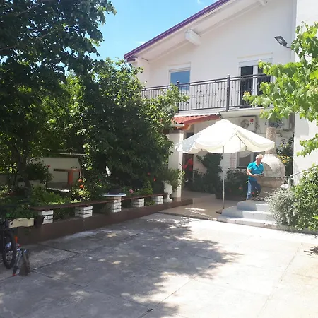 Tinka * Starigrad Paklenica