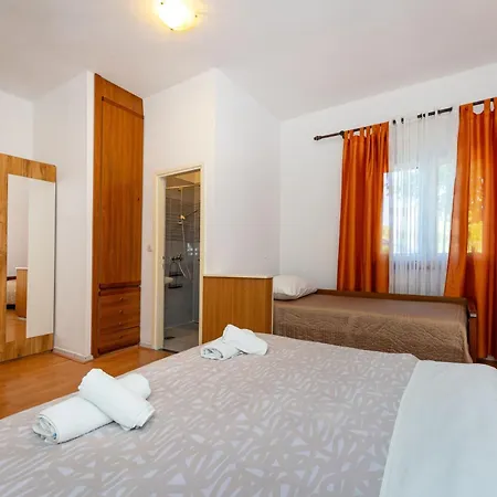 Tinka Starigrad Paklenica