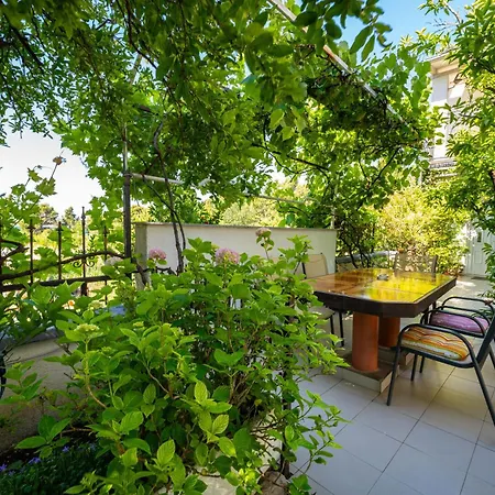 Tinka Apartment *