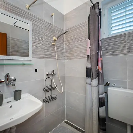 Tinka Apartmán Starigrad Paklenica