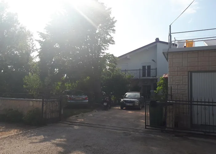 Tinka Διαμέρισμα Starigrad Paklenica