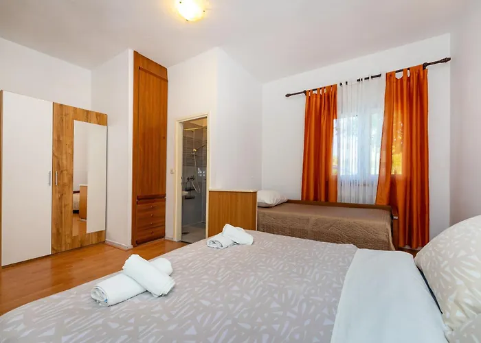 Tinka Starigrad Paklenica