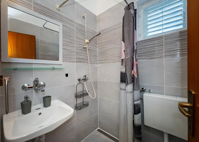 Tinka Apartmán Starigrad Paklenica