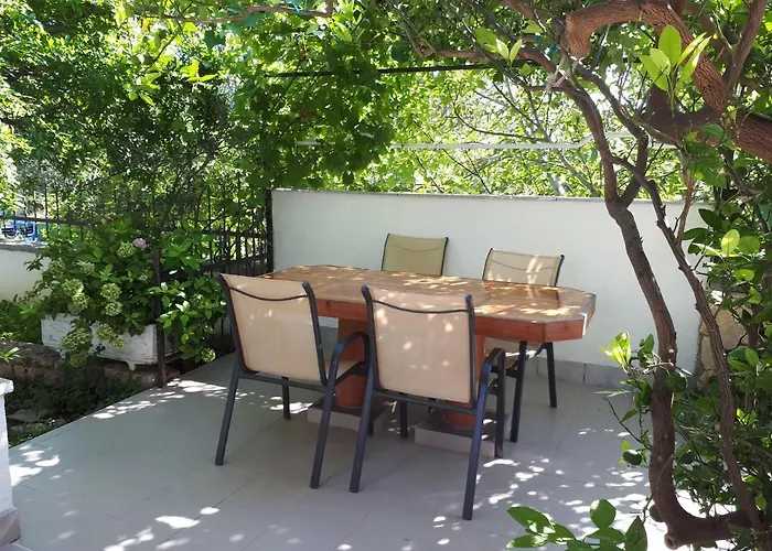 Tinka Διαμέρισμα Starigrad Paklenica