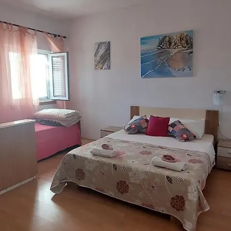Tinka * Starigrad Paklenica