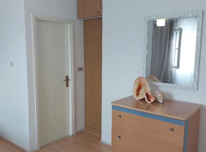 Tinka * Стариград-Пакленица